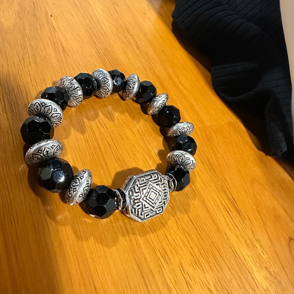 Black Beaded Stretch Bracelet with Ornate Silver-Tone Geometric Charm